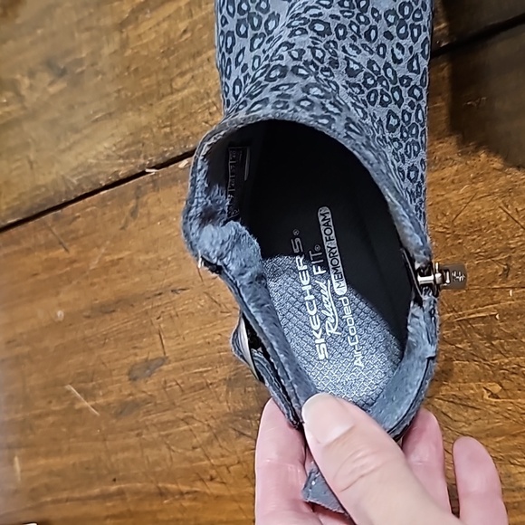 Skechers Leopard Print Leather Ankle Boots - Picture 7 of 12